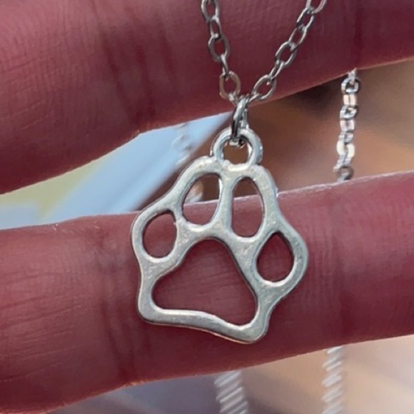 New Silver Tone Dog Paw Pendant Necklace - Picture 6 of 7